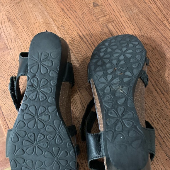 Gently worn, orthotic wedges. - Picture 4 of 4